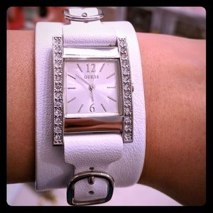 2 Guess Watches With An Extra Interchangeable Band